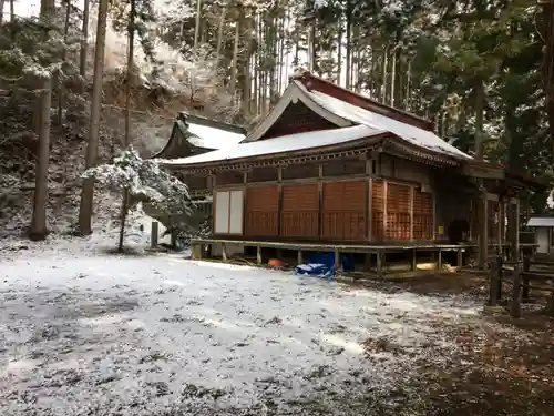 飯縄神社 里宮（皇足穂命神社）の本殿・本堂