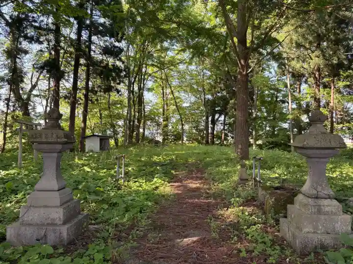 八幡神社の{uncategorized: "未分類", other: "その他", undefined: "問題あり", building: "その他建物", grave: "お墓", sacred_gate: "鳥居", guardian: "狛犬", statue: "像", buddha: "仏像", history: "歴史", nature: "自然", garden: "庭園", animal: "動物", pagoda: "塔", temizu: "手水舎", mountain_gate: "山門・神門", sanctuary: "本殿・本堂", subordinate: "末社・摂社", art: "芸術", scenery: "景色", jizo: "地蔵", ema: "絵馬", goshuin: "御朱印", omikuji: "おみくじ", items: "授与品その他", amulet: "お守り", goshuincho: "御朱印帳", eats: "食事", festival: "お祭り", votive_dance: "神楽", shichigosan: "七五三参", wedding: "結婚式", experience: "体験その他", initially: "初詣", around: "周辺", anti_infection: "感染症対策"}