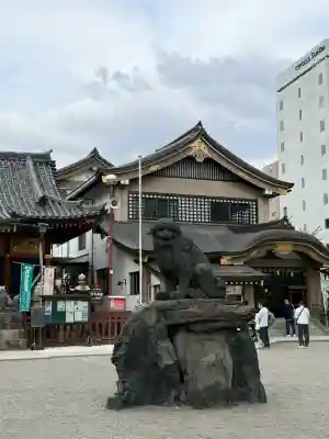 浅草神社の{uncategorized: "未分類", other: "その他", undefined: "問題あり", building: "その他建物", grave: "お墓", sacred_gate: "鳥居", guardian: "狛犬", statue: "像", buddha: "仏像", history: "歴史", nature: "自然", garden: "庭園", animal: "動物", pagoda: "塔", temizu: "手水舎", mountain_gate: "山門・神門", sanctuary: "本殿・本堂", subordinate: "末社・摂社", art: "芸術", scenery: "景色", jizo: "地蔵", ema: "絵馬", goshuin: "御朱印", omikuji: "おみくじ", items: "授与品その他", amulet: "お守り", goshuincho: "御朱印帳", eats: "食事", festival: "お祭り", votive_dance: "神楽", shichigosan: "七五三参", wedding: "結婚式", experience: "体験その他", initially: "初詣", around: "周辺", anti_infection: "感染症対策"}