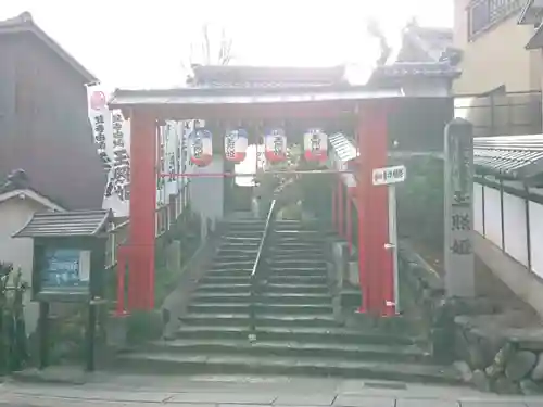 泉増院の山門