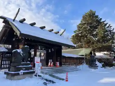 札幌護國神社の山門・神門
