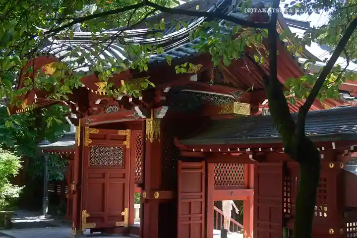 秩父神社の山門・神門