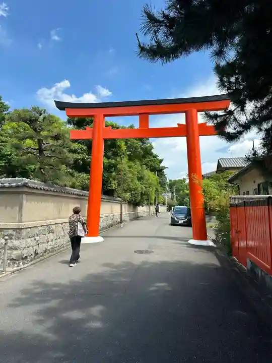 賀茂御祖神社(下鴨神社)の{uncategorized: "未分類", other: "その他", undefined: "問題あり", building: "その他建物", grave: "お墓", sacred_gate: "鳥居", guardian: "狛犬", statue: "像", buddha: "仏像", history: "歴史", nature: "自然", garden: "庭園", animal: "動物", pagoda: "塔", temizu: "手水舎", mountain_gate: "山門・神門", sanctuary: "本殿・本堂", subordinate: "末社・摂社", art: "芸術", scenery: "景色", jizo: "地蔵", ema: "絵馬", goshuin: "御朱印", omikuji: "おみくじ", items: "授与品その他", amulet: "お守り", goshuincho: "御朱印帳", eats: "食事", festival: "お祭り", votive_dance: "神楽", shichigosan: "七五三参", wedding: "結婚式", experience: "体験その他", initially: "初詣", around: "周辺", anti_infection: "感染症対策"}