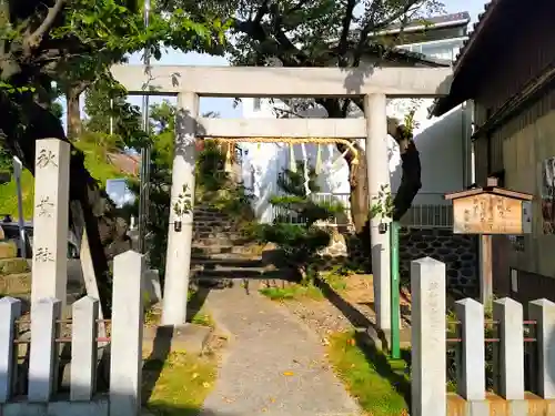 軻愚突知社（秋葉社）の鳥居