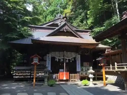 新倉富士浅間神社の本殿