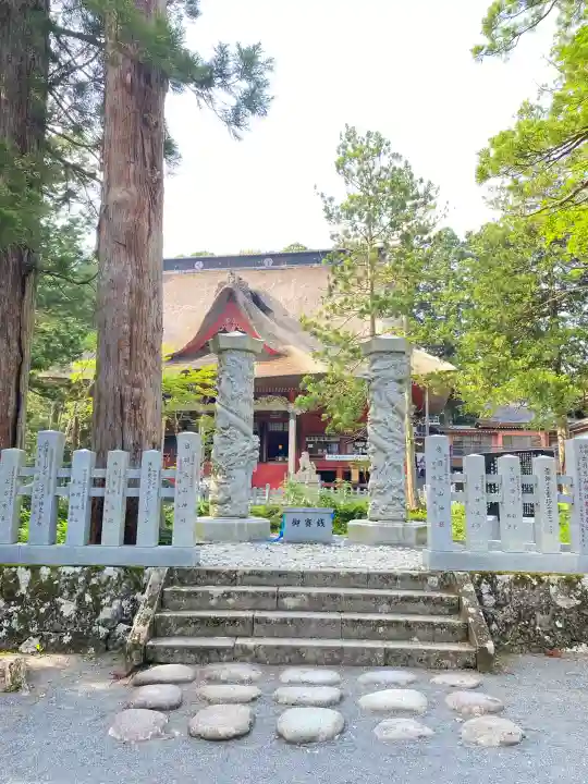 出羽神社(出羽三山神社)~三神合祭殿~の{uncategorized: "未分類", other: "その他", undefined: "問題あり", building: "その他建物", grave: "お墓", sacred_gate: "鳥居", guardian: "狛犬", statue: "像", buddha: "仏像", history: "歴史", nature: "自然", garden: "庭園", animal: "動物", pagoda: "塔", temizu: "手水舎", mountain_gate: "山門・神門", sanctuary: "本殿・本堂", subordinate: "末社・摂社", art: "芸術", scenery: "景色", jizo: "地蔵", ema: "絵馬", goshuin: "御朱印", omikuji: "おみくじ", items: "授与品その他", amulet: "お守り", goshuincho: "御朱印帳", eats: "食事", festival: "お祭り", votive_dance: "神楽", shichigosan: "七五三参", wedding: "結婚式", experience: "体験その他", initially: "初詣", around: "周辺", anti_infection: "感染症対策"}