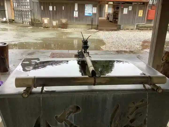 豊川進雄神社の手水舎