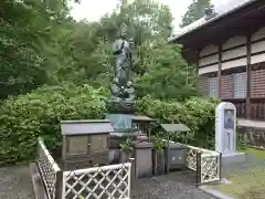 泉竜院の像