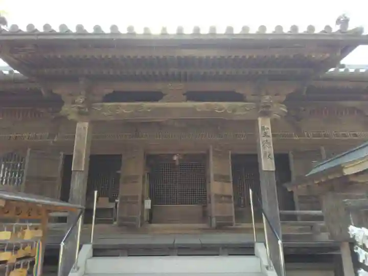 斑鳩寺の本殿・本堂