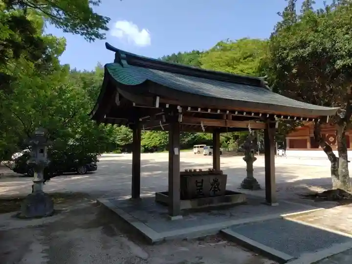 速谷神社の手水舎