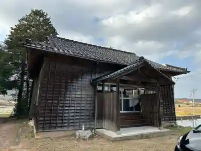 出雲路幸神社の{uncategorized: "未分類", other: "その他", undefined: "問題あり", building: "その他建物", grave: "お墓", sacred_gate: "鳥居", guardian: "狛犬", statue: "像", buddha: "仏像", history: "歴史", nature: "自然", garden: "庭園", animal: "動物", pagoda: "塔", temizu: "手水舎", mountain_gate: "山門・神門", sanctuary: "本殿・本堂", subordinate: "末社・摂社", art: "芸術", scenery: "景色", jizo: "地蔵", ema: "絵馬", goshuin: "御朱印", omikuji: "おみくじ", items: "授与品その他", amulet: "お守り", goshuincho: "御朱印帳", eats: "食事", festival: "お祭り", votive_dance: "神楽", shichigosan: "七五三参", wedding: "結婚式", experience: "体験その他", initially: "初詣", around: "周辺", anti_infection: "感染症対策"}