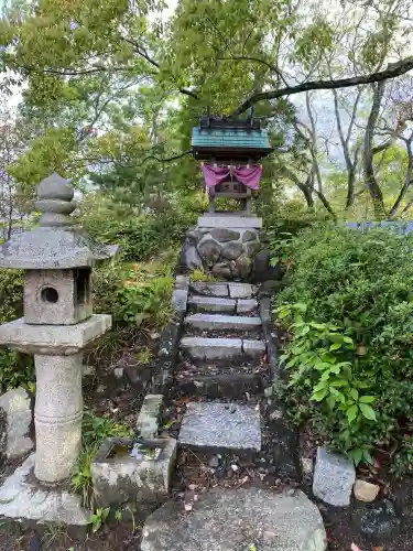 玉井宮東照宮の{uncategorized: "未分類", other: "その他", undefined: "問題あり", building: "その他建物", grave: "お墓", sacred_gate: "鳥居", guardian: "狛犬", statue: "像", buddha: "仏像", history: "歴史", nature: "自然", garden: "庭園", animal: "動物", pagoda: "塔", temizu: "手水舎", mountain_gate: "山門・神門", sanctuary: "本殿・本堂", subordinate: "末社・摂社", art: "芸術", scenery: "景色", jizo: "地蔵", ema: "絵馬", goshuin: "御朱印", omikuji: "おみくじ", items: "授与品その他", amulet: "お守り", goshuincho: "御朱印帳", eats: "食事", festival: "お祭り", votive_dance: "神楽", shichigosan: "七五三参", wedding: "結婚式", experience: "体験その他", initially: "初詣", around: "周辺", anti_infection: "感染症対策"}