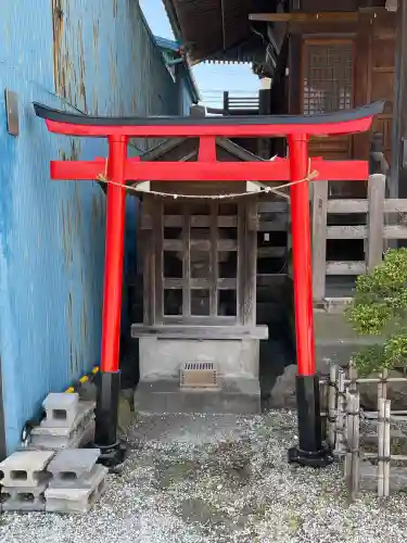 道念稲荷神社の{uncategorized: "未分類", other: "その他", undefined: "問題あり", building: "その他建物", grave: "お墓", sacred_gate: "鳥居", guardian: "狛犬", statue: "像", buddha: "仏像", history: "歴史", nature: "自然", garden: "庭園", animal: "動物", pagoda: "塔", temizu: "手水舎", mountain_gate: "山門・神門", sanctuary: "本殿・本堂", subordinate: "末社・摂社", art: "芸術", scenery: "景色", jizo: "地蔵", ema: "絵馬", goshuin: "御朱印", omikuji: "おみくじ", items: "授与品その他", amulet: "お守り", goshuincho: "御朱印帳", eats: "食事", festival: "お祭り", votive_dance: "神楽", shichigosan: "七五三参", wedding: "結婚式", experience: "体験その他", initially: "初詣", around: "周辺", anti_infection: "感染症対策"}