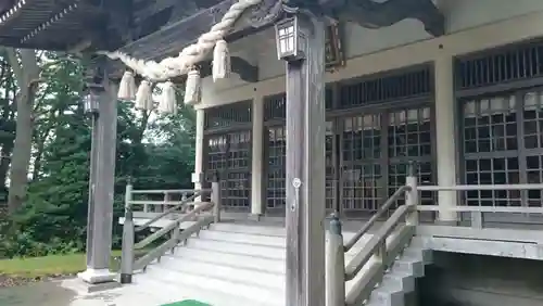 靜内神社の本殿