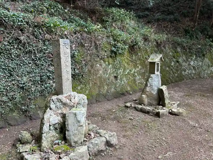 御津神社の{uncategorized: "未分類", other: "その他", undefined: "問題あり", building: "その他建物", grave: "お墓", sacred_gate: "鳥居", guardian: "狛犬", statue: "像", buddha: "仏像", history: "歴史", nature: "自然", garden: "庭園", animal: "動物", pagoda: "塔", temizu: "手水舎", mountain_gate: "山門・神門", sanctuary: "本殿・本堂", subordinate: "末社・摂社", art: "芸術", scenery: "景色", jizo: "地蔵", ema: "絵馬", goshuin: "御朱印", omikuji: "おみくじ", items: "授与品その他", amulet: "お守り", goshuincho: "御朱印帳", eats: "食事", festival: "お祭り", votive_dance: "神楽", shichigosan: "七五三参", wedding: "結婚式", experience: "体験その他", initially: "初詣", around: "周辺", anti_infection: "感染症対策"}