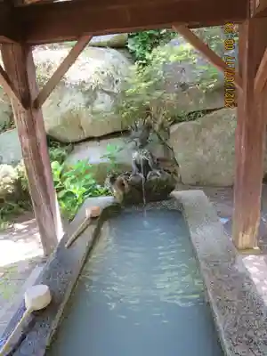 岩角山 岩角寺の手水舎