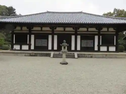 秋篠寺の本殿・本堂