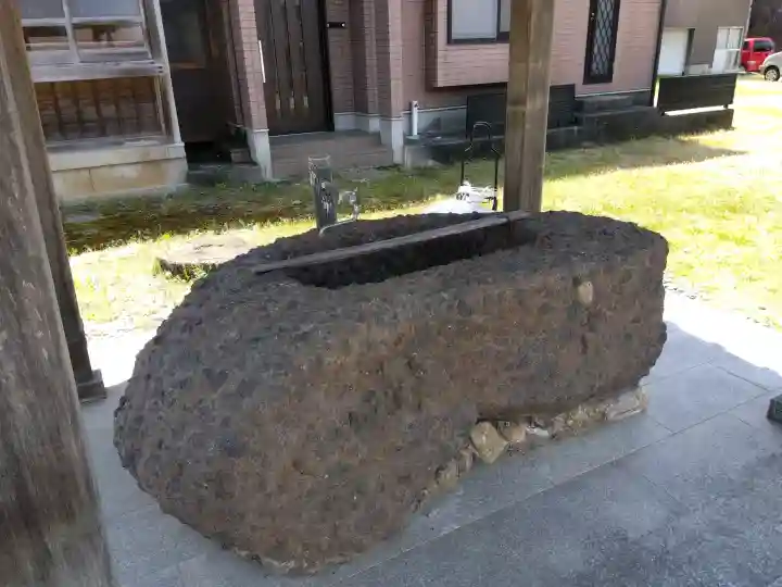 熊野神社の{uncategorized: "未分類", other: "その他", undefined: "問題あり", building: "その他建物", grave: "お墓", sacred_gate: "鳥居", guardian: "狛犬", statue: "像", buddha: "仏像", history: "歴史", nature: "自然", garden: "庭園", animal: "動物", pagoda: "塔", temizu: "手水舎", mountain_gate: "山門・神門", sanctuary: "本殿・本堂", subordinate: "末社・摂社", art: "芸術", scenery: "景色", jizo: "地蔵", ema: "絵馬", goshuin: "御朱印", omikuji: "おみくじ", items: "授与品その他", amulet: "お守り", goshuincho: "御朱印帳", eats: "食事", festival: "お祭り", votive_dance: "神楽", shichigosan: "七五三参", wedding: "結婚式", experience: "体験その他", initially: "初詣", around: "周辺", anti_infection: "感染症対策"}