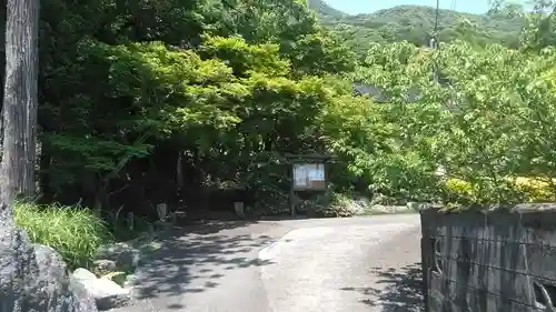 高座石寺の建物その他