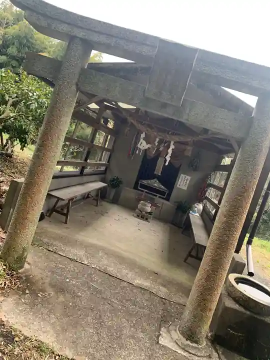 粟島大明神の鳥居