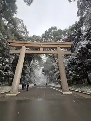 明治神宮の{uncategorized: "未分類", other: "その他", undefined: "問題あり", building: "その他建物", grave: "お墓", sacred_gate: "鳥居", guardian: "狛犬", statue: "像", buddha: "仏像", history: "歴史", nature: "自然", garden: "庭園", animal: "動物", pagoda: "塔", temizu: "手水舎", mountain_gate: "山門・神門", sanctuary: "本殿・本堂", subordinate: "末社・摂社", art: "芸術", scenery: "景色", jizo: "地蔵", ema: "絵馬", goshuin: "御朱印", omikuji: "おみくじ", items: "授与品その他", amulet: "お守り", goshuincho: "御朱印帳", eats: "食事", festival: "お祭り", votive_dance: "神楽", shichigosan: "七五三参", wedding: "結婚式", experience: "体験その他", initially: "初詣", around: "周辺", anti_infection: "感染症対策"}