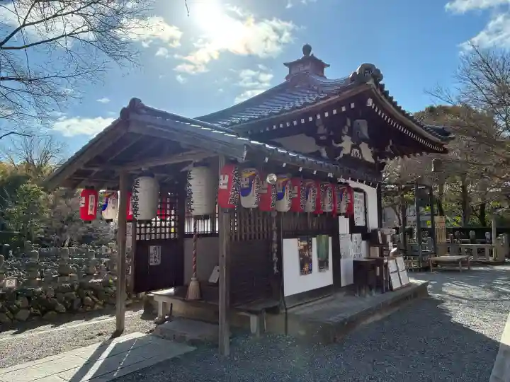 化野念仏寺の{uncategorized: "未分類", other: "その他", undefined: "問題あり", building: "その他建物", grave: "お墓", sacred_gate: "鳥居", guardian: "狛犬", statue: "像", buddha: "仏像", history: "歴史", nature: "自然", garden: "庭園", animal: "動物", pagoda: "塔", temizu: "手水舎", mountain_gate: "山門・神門", sanctuary: "本殿・本堂", subordinate: "末社・摂社", art: "芸術", scenery: "景色", jizo: "地蔵", ema: "絵馬", goshuin: "御朱印", omikuji: "おみくじ", items: "授与品その他", amulet: "お守り", goshuincho: "御朱印帳", eats: "食事", festival: "お祭り", votive_dance: "神楽", shichigosan: "七五三参", wedding: "結婚式", experience: "体験その他", initially: "初詣", around: "周辺", anti_infection: "感染症対策"}