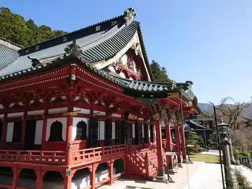久遠寺の本殿・本堂