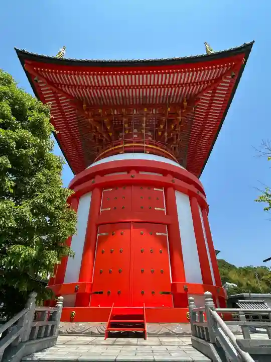 八浄寺の{uncategorized: "未分類", other: "その他", undefined: "問題あり", building: "その他建物", grave: "お墓", sacred_gate: "鳥居", guardian: "狛犬", statue: "像", buddha: "仏像", history: "歴史", nature: "自然", garden: "庭園", animal: "動物", pagoda: "塔", temizu: "手水舎", mountain_gate: "山門・神門", sanctuary: "本殿・本堂", subordinate: "末社・摂社", art: "芸術", scenery: "景色", jizo: "地蔵", ema: "絵馬", goshuin: "御朱印", omikuji: "おみくじ", items: "授与品その他", amulet: "お守り", goshuincho: "御朱印帳", eats: "食事", festival: "お祭り", votive_dance: "神楽", shichigosan: "七五三参", wedding: "結婚式", experience: "体験その他", initially: "初詣", around: "周辺", anti_infection: "感染症対策"}