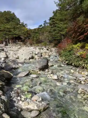 草津穴守稲荷神社の周辺