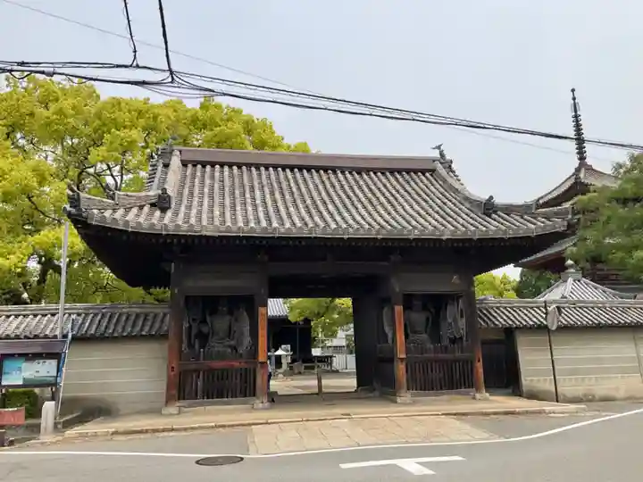 斑鳩寺の山門・神門