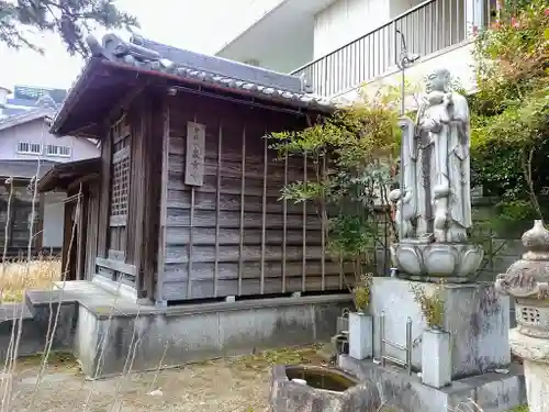 泉重寺の地蔵