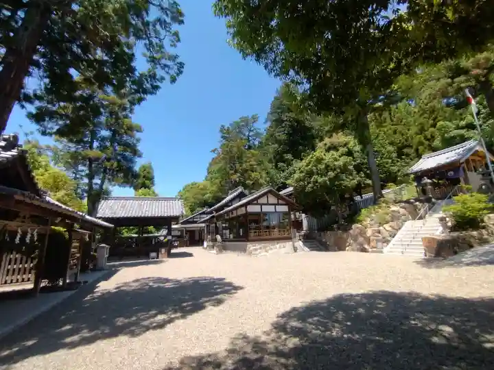 添御縣坐神社の{uncategorized: "未分類", other: "その他", undefined: "問題あり", building: "その他建物", grave: "お墓", sacred_gate: "鳥居", guardian: "狛犬", statue: "像", buddha: "仏像", history: "歴史", nature: "自然", garden: "庭園", animal: "動物", pagoda: "塔", temizu: "手水舎", mountain_gate: "山門・神門", sanctuary: "本殿・本堂", subordinate: "末社・摂社", art: "芸術", scenery: "景色", jizo: "地蔵", ema: "絵馬", goshuin: "御朱印", omikuji: "おみくじ", items: "授与品その他", amulet: "お守り", goshuincho: "御朱印帳", eats: "食事", festival: "お祭り", votive_dance: "神楽", shichigosan: "七五三参", wedding: "結婚式", experience: "体験その他", initially: "初詣", around: "周辺", anti_infection: "感染症対策"}