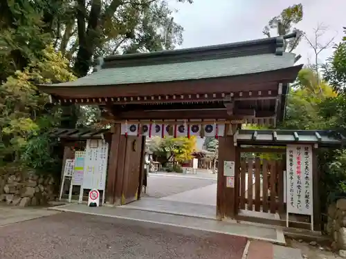 砥鹿神社（里宮）の山門・神門