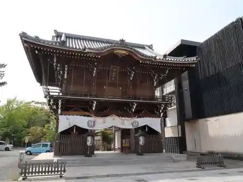 桑名宗社（春日神社）の山門