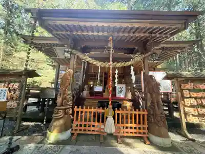 日光大室高龗神社の{uncategorized: "未分類", other: "その他", undefined: "問題あり", building: "その他建物", grave: "お墓", sacred_gate: "鳥居", guardian: "狛犬", statue: "像", buddha: "仏像", history: "歴史", nature: "自然", garden: "庭園", animal: "動物", pagoda: "塔", temizu: "手水舎", mountain_gate: "山門・神門", sanctuary: "本殿・本堂", subordinate: "末社・摂社", art: "芸術", scenery: "景色", jizo: "地蔵", ema: "絵馬", goshuin: "御朱印", omikuji: "おみくじ", items: "授与品その他", amulet: "お守り", goshuincho: "御朱印帳", eats: "食事", festival: "お祭り", votive_dance: "神楽", shichigosan: "七五三参", wedding: "結婚式", experience: "体験その他", initially: "初詣", around: "周辺", anti_infection: "感染症対策"}