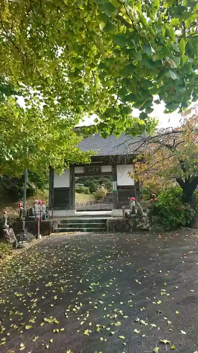 西念寺の山門