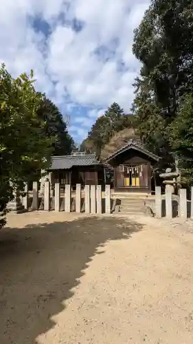 縣主神社の{uncategorized: "未分類", other: "その他", undefined: "問題あり", building: "その他建物", grave: "お墓", sacred_gate: "鳥居", guardian: "狛犬", statue: "像", buddha: "仏像", history: "歴史", nature: "自然", garden: "庭園", animal: "動物", pagoda: "塔", temizu: "手水舎", mountain_gate: "山門・神門", sanctuary: "本殿・本堂", subordinate: "末社・摂社", art: "芸術", scenery: "景色", jizo: "地蔵", ema: "絵馬", goshuin: "御朱印", omikuji: "おみくじ", items: "授与品その他", amulet: "お守り", goshuincho: "御朱印帳", eats: "食事", festival: "お祭り", votive_dance: "神楽", shichigosan: "七五三参", wedding: "結婚式", experience: "体験その他", initially: "初詣", around: "周辺", anti_infection: "感染症対策"}