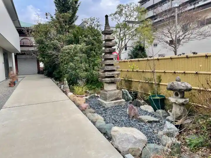 長寿寺の{uncategorized: "未分類", other: "その他", undefined: "問題あり", building: "その他建物", grave: "お墓", sacred_gate: "鳥居", guardian: "狛犬", statue: "像", buddha: "仏像", history: "歴史", nature: "自然", garden: "庭園", animal: "動物", pagoda: "塔", temizu: "手水舎", mountain_gate: "山門・神門", sanctuary: "本殿・本堂", subordinate: "末社・摂社", art: "芸術", scenery: "景色", jizo: "地蔵", ema: "絵馬", goshuin: "御朱印", omikuji: "おみくじ", items: "授与品その他", amulet: "お守り", goshuincho: "御朱印帳", eats: "食事", festival: "お祭り", votive_dance: "神楽", shichigosan: "七五三参", wedding: "結婚式", experience: "体験その他", initially: "初詣", around: "周辺", anti_infection: "感染症対策"}