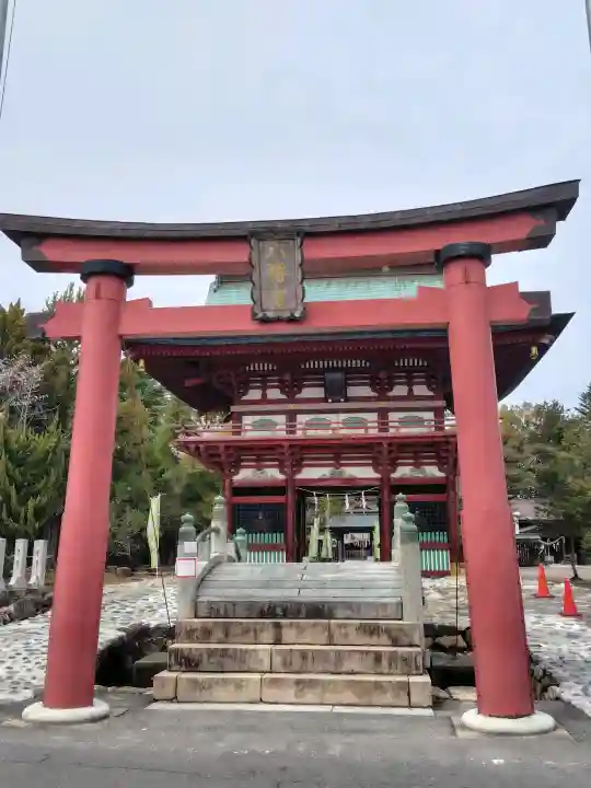 飯野八幡宮の{uncategorized: "未分類", other: "その他", undefined: "問題あり", building: "その他建物", grave: "お墓", sacred_gate: "鳥居", guardian: "狛犬", statue: "像", buddha: "仏像", history: "歴史", nature: "自然", garden: "庭園", animal: "動物", pagoda: "塔", temizu: "手水舎", mountain_gate: "山門・神門", sanctuary: "本殿・本堂", subordinate: "末社・摂社", art: "芸術", scenery: "景色", jizo: "地蔵", ema: "絵馬", goshuin: "御朱印", omikuji: "おみくじ", items: "授与品その他", amulet: "お守り", goshuincho: "御朱印帳", eats: "食事", festival: "お祭り", votive_dance: "神楽", shichigosan: "七五三参", wedding: "結婚式", experience: "体験その他", initially: "初詣", around: "周辺", anti_infection: "感染症対策"}