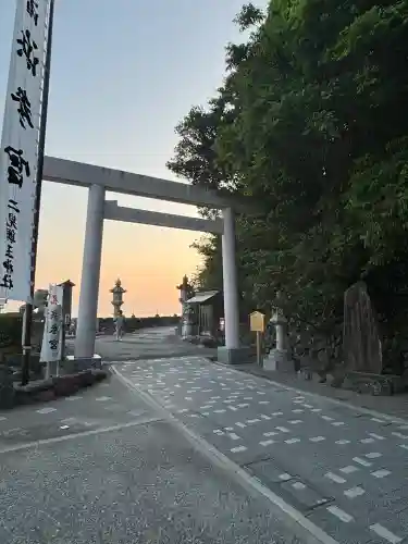 二見興玉神社の{uncategorized: "未分類", other: "その他", undefined: "問題あり", building: "その他建物", grave: "お墓", sacred_gate: "鳥居", guardian: "狛犬", statue: "像", buddha: "仏像", history: "歴史", nature: "自然", garden: "庭園", animal: "動物", pagoda: "塔", temizu: "手水舎", mountain_gate: "山門・神門", sanctuary: "本殿・本堂", subordinate: "末社・摂社", art: "芸術", scenery: "景色", jizo: "地蔵", ema: "絵馬", goshuin: "御朱印", omikuji: "おみくじ", items: "授与品その他", amulet: "お守り", goshuincho: "御朱印帳", eats: "食事", festival: "お祭り", votive_dance: "神楽", shichigosan: "七五三参", wedding: "結婚式", experience: "体験その他", initially: "初詣", around: "周辺", anti_infection: "感染症対策"}