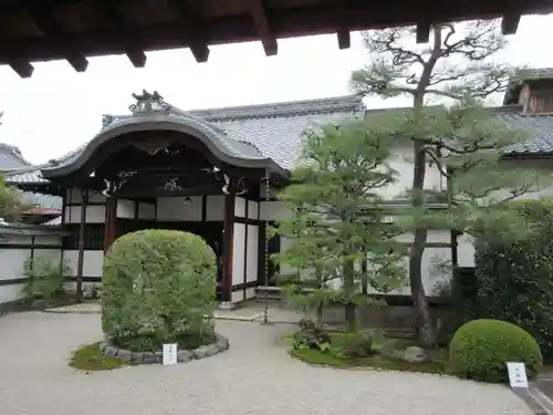 三時知恩寺の本殿・本堂