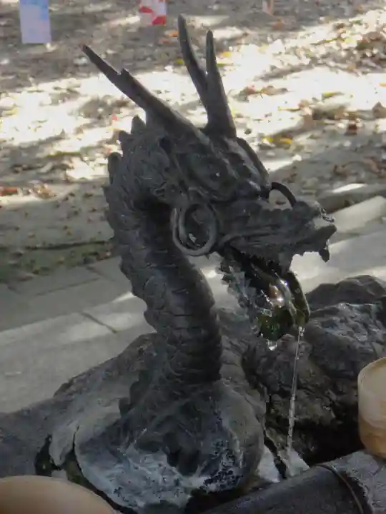 六所神社の手水舎