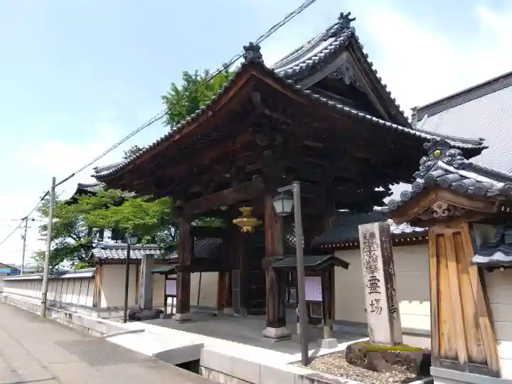 超勝寺(西超勝寺)の{uncategorized: "未分類", other: "その他", undefined: "問題あり", building: "その他建物", grave: "お墓", sacred_gate: "鳥居", guardian: "狛犬", statue: "像", buddha: "仏像", history: "歴史", nature: "自然", garden: "庭園", animal: "動物", pagoda: "塔", temizu: "手水舎", mountain_gate: "山門・神門", sanctuary: "本殿・本堂", subordinate: "末社・摂社", art: "芸術", scenery: "景色", jizo: "地蔵", ema: "絵馬", goshuin: "御朱印", omikuji: "おみくじ", items: "授与品その他", amulet: "お守り", goshuincho: "御朱印帳", eats: "食事", festival: "お祭り", votive_dance: "神楽", shichigosan: "七五三参", wedding: "結婚式", experience: "体験その他", initially: "初詣", around: "周辺", anti_infection: "感染症対策"}