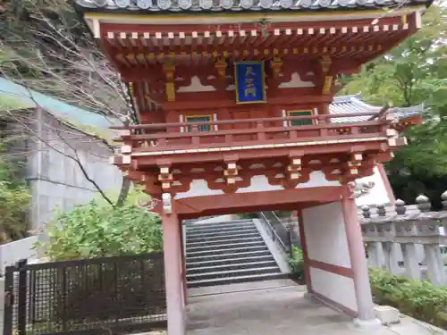 南法華寺（壷阪寺）の山門