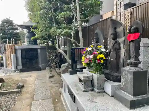東覺寺の{uncategorized: "未分類", other: "その他", undefined: "問題あり", building: "その他建物", grave: "お墓", sacred_gate: "鳥居", guardian: "狛犬", statue: "像", buddha: "仏像", history: "歴史", nature: "自然", garden: "庭園", animal: "動物", pagoda: "塔", temizu: "手水舎", mountain_gate: "山門・神門", sanctuary: "本殿・本堂", subordinate: "末社・摂社", art: "芸術", scenery: "景色", jizo: "地蔵", ema: "絵馬", goshuin: "御朱印", omikuji: "おみくじ", items: "授与品その他", amulet: "お守り", goshuincho: "御朱印帳", eats: "食事", festival: "お祭り", votive_dance: "神楽", shichigosan: "七五三参", wedding: "結婚式", experience: "体験その他", initially: "初詣", around: "周辺", anti_infection: "感染症対策"}