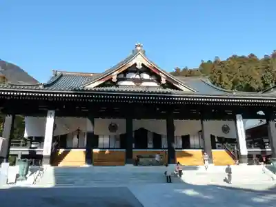 久遠寺の本殿・本堂