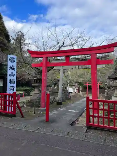 松江城山稲荷神社の鳥居