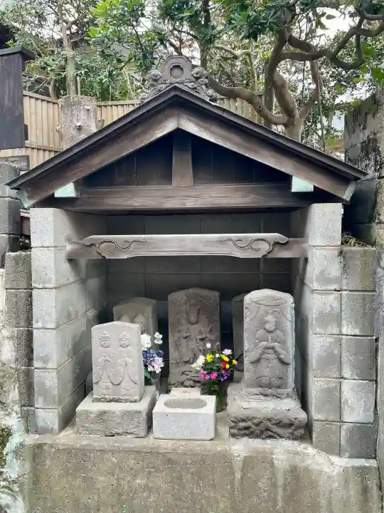 道祖神塔・庚申供養塔の{uncategorized: "未分類", other: "その他", undefined: "問題あり", building: "その他建物", grave: "お墓", sacred_gate: "鳥居", guardian: "狛犬", statue: "像", buddha: "仏像", history: "歴史", nature: "自然", garden: "庭園", animal: "動物", pagoda: "塔", temizu: "手水舎", mountain_gate: "山門・神門", sanctuary: "本殿・本堂", subordinate: "末社・摂社", art: "芸術", scenery: "景色", jizo: "地蔵", ema: "絵馬", goshuin: "御朱印", omikuji: "おみくじ", items: "授与品その他", amulet: "お守り", goshuincho: "御朱印帳", eats: "食事", festival: "お祭り", votive_dance: "神楽", shichigosan: "七五三参", wedding: "結婚式", experience: "体験その他", initially: "初詣", around: "周辺", anti_infection: "感染症対策"}