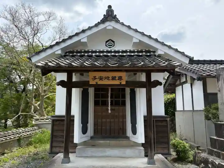 正暦寺の{uncategorized: "未分類", other: "その他", undefined: "問題あり", building: "その他建物", grave: "お墓", sacred_gate: "鳥居", guardian: "狛犬", statue: "像", buddha: "仏像", history: "歴史", nature: "自然", garden: "庭園", animal: "動物", pagoda: "塔", temizu: "手水舎", mountain_gate: "山門・神門", sanctuary: "本殿・本堂", subordinate: "末社・摂社", art: "芸術", scenery: "景色", jizo: "地蔵", ema: "絵馬", goshuin: "御朱印", omikuji: "おみくじ", items: "授与品その他", amulet: "お守り", goshuincho: "御朱印帳", eats: "食事", festival: "お祭り", votive_dance: "神楽", shichigosan: "七五三参", wedding: "結婚式", experience: "体験その他", initially: "初詣", around: "周辺", anti_infection: "感染症対策"}