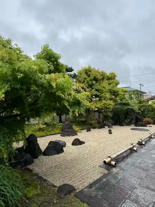 長全寺の{uncategorized: "未分類", other: "その他", undefined: "問題あり", building: "その他建物", grave: "お墓", sacred_gate: "鳥居", guardian: "狛犬", statue: "像", buddha: "仏像", history: "歴史", nature: "自然", garden: "庭園", animal: "動物", pagoda: "塔", temizu: "手水舎", mountain_gate: "山門・神門", sanctuary: "本殿・本堂", subordinate: "末社・摂社", art: "芸術", scenery: "景色", jizo: "地蔵", ema: "絵馬", goshuin: "御朱印", omikuji: "おみくじ", items: "授与品その他", amulet: "お守り", goshuincho: "御朱印帳", eats: "食事", festival: "お祭り", votive_dance: "神楽", shichigosan: "七五三参", wedding: "結婚式", experience: "体験その他", initially: "初詣", around: "周辺", anti_infection: "感染症対策"}